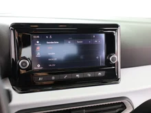 SEAT Arona Style 1.0 TSI in Emotion-Rot