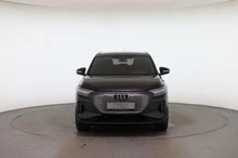 Audi Q4 e-tron 45 e-tron quattro in Mythosschwarz metallic