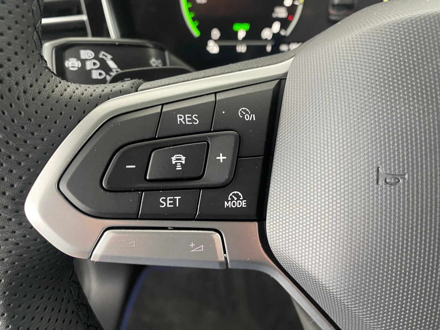 Bild eines VW Touareg R eHybrid TSI 4MOTION