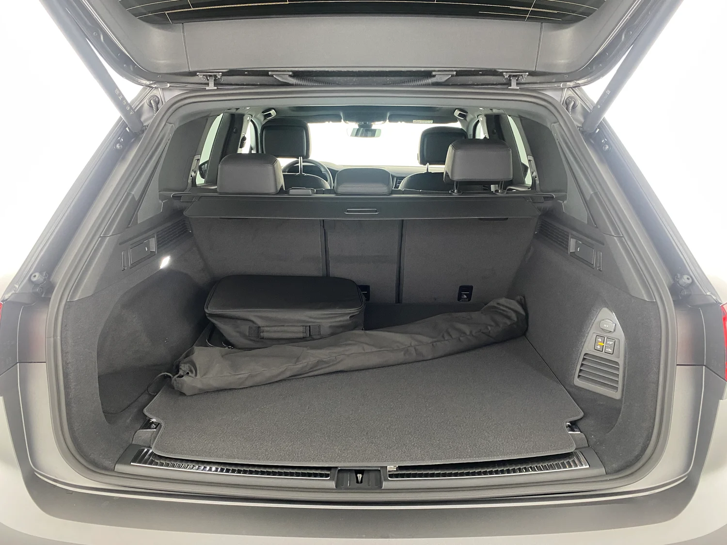 Bild eines VW Touareg R eHybrid TSI 4MOTION