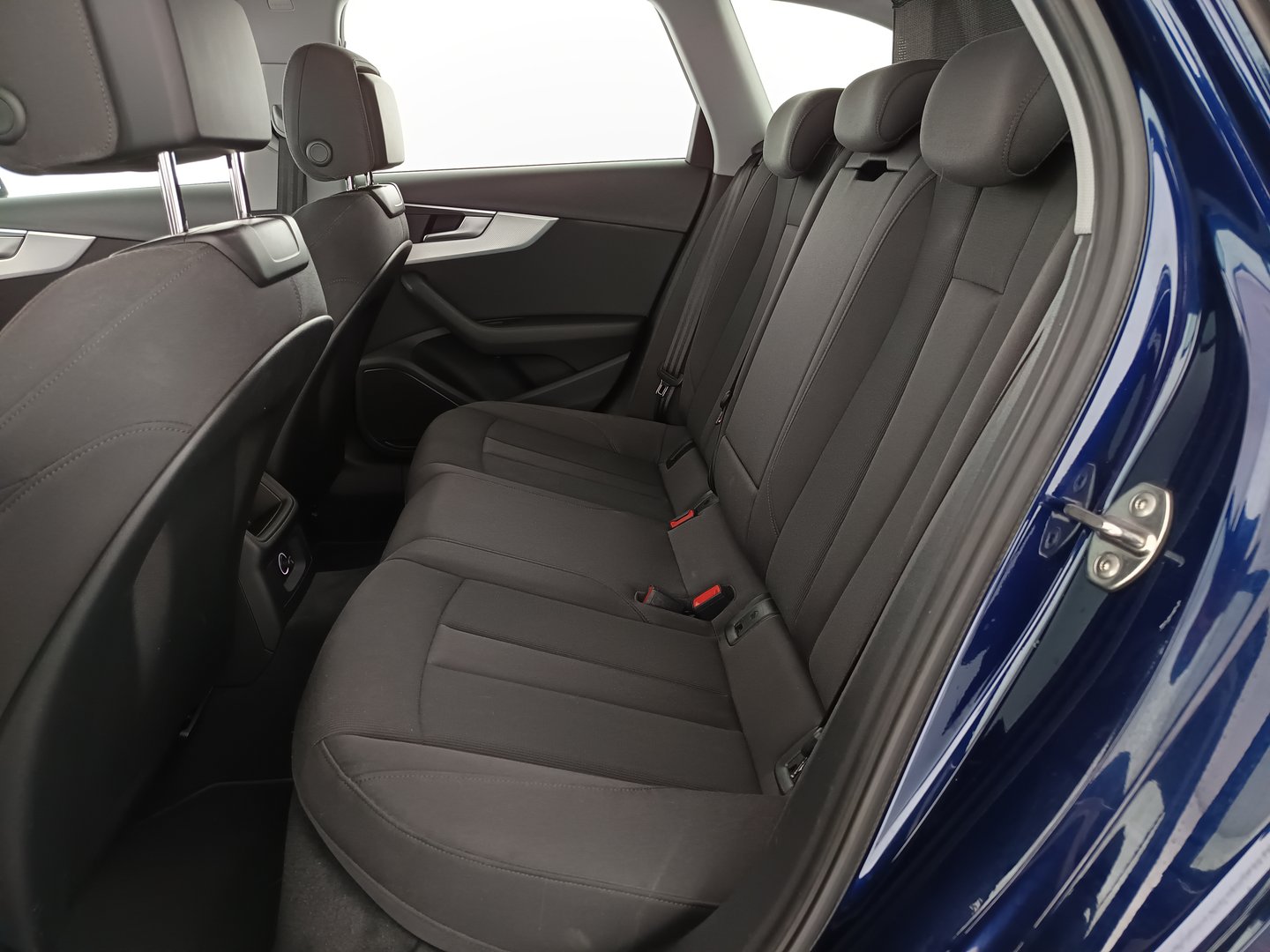 Audi A4 Avant 40 TDI quattro | Bild 30 von 35