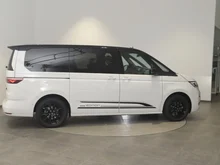 VW Multivan Edition ÜH eHybrid 180 kW 4M in Candyweiß/Dach Deepblack