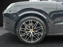 Porsche Cayenne Coupe E-Hybrid in chromitschwarzmetallic