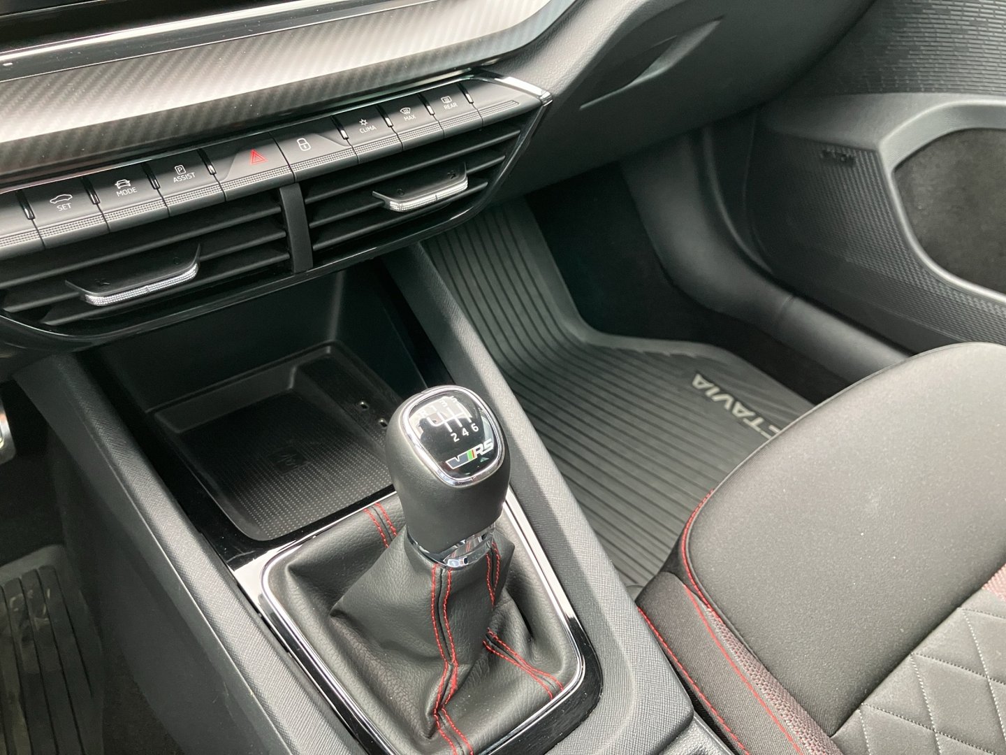 Škoda OCTAVIA Combi RS TSI 245 | Bild 10 von 17
