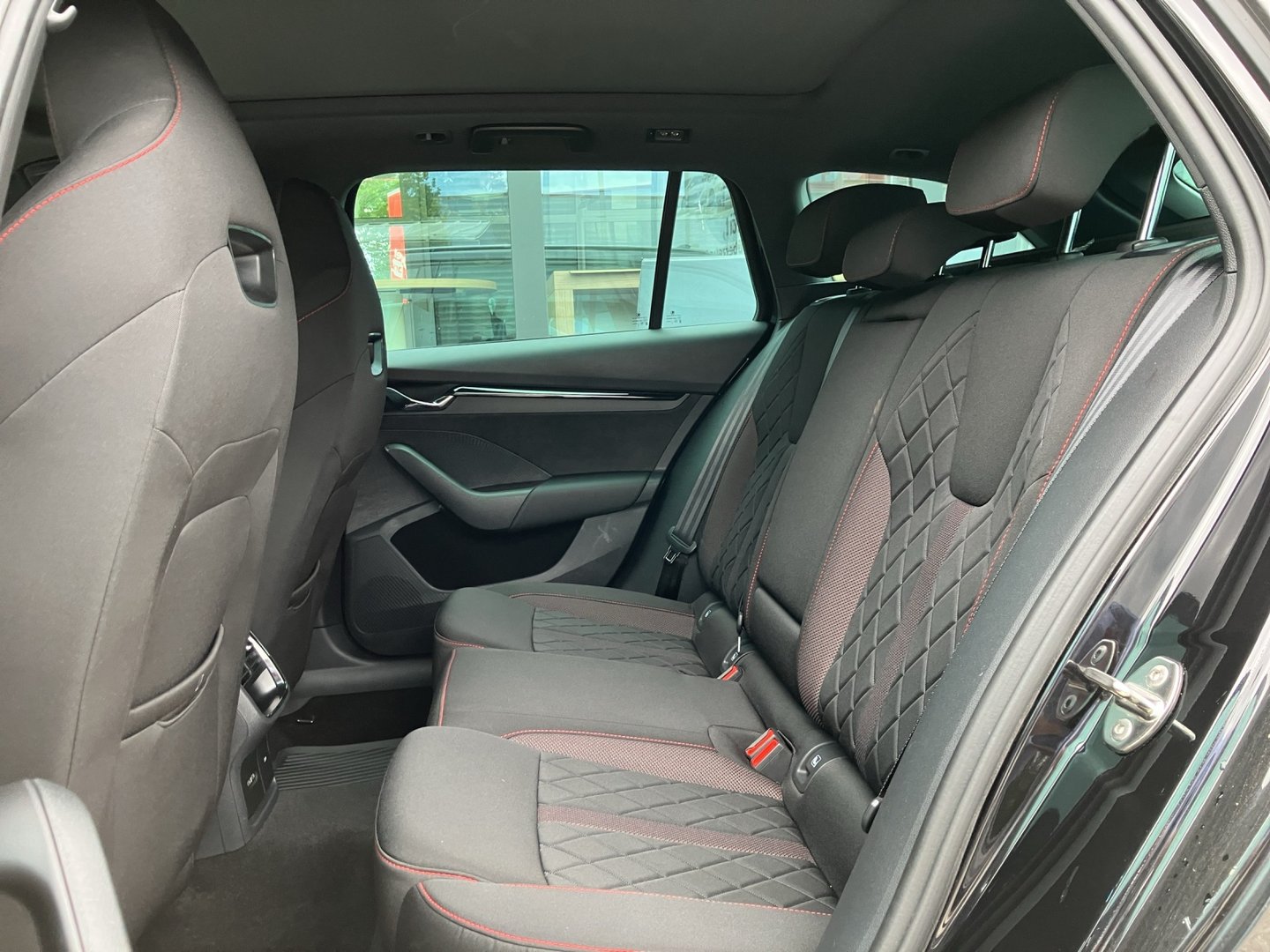Škoda OCTAVIA Combi RS TSI 245 | Bild 13 von 17