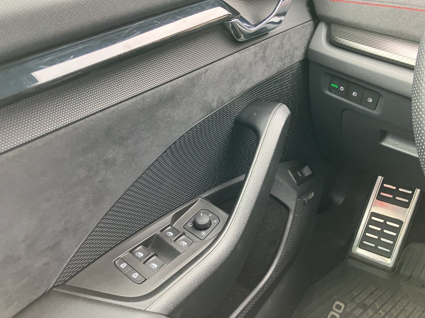Škoda OCTAVIA Combi RS TSI 245 | Bild 9 von 17