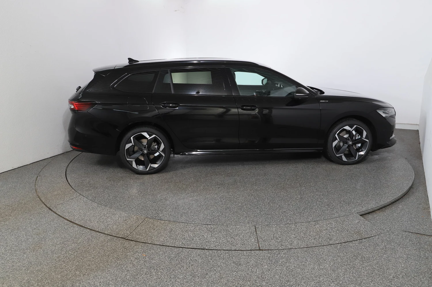 Bild eines Škoda Superb Combi Sportline iV TSI DSG