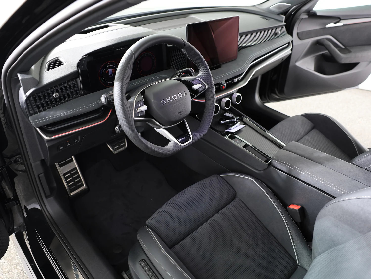 Bild eines Škoda Superb Combi Sportline iV TSI DSG