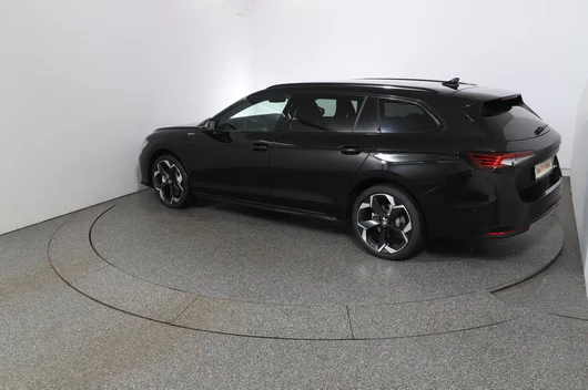 Bild eines Škoda Superb Combi Sportline iV TSI DSG