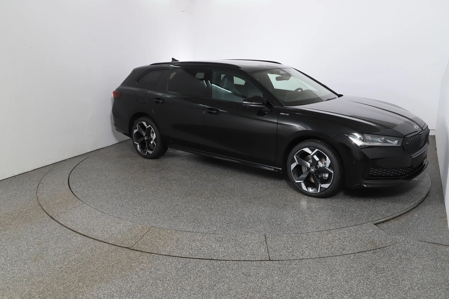 Bild eines Škoda Superb Combi Sportline iV TSI DSG