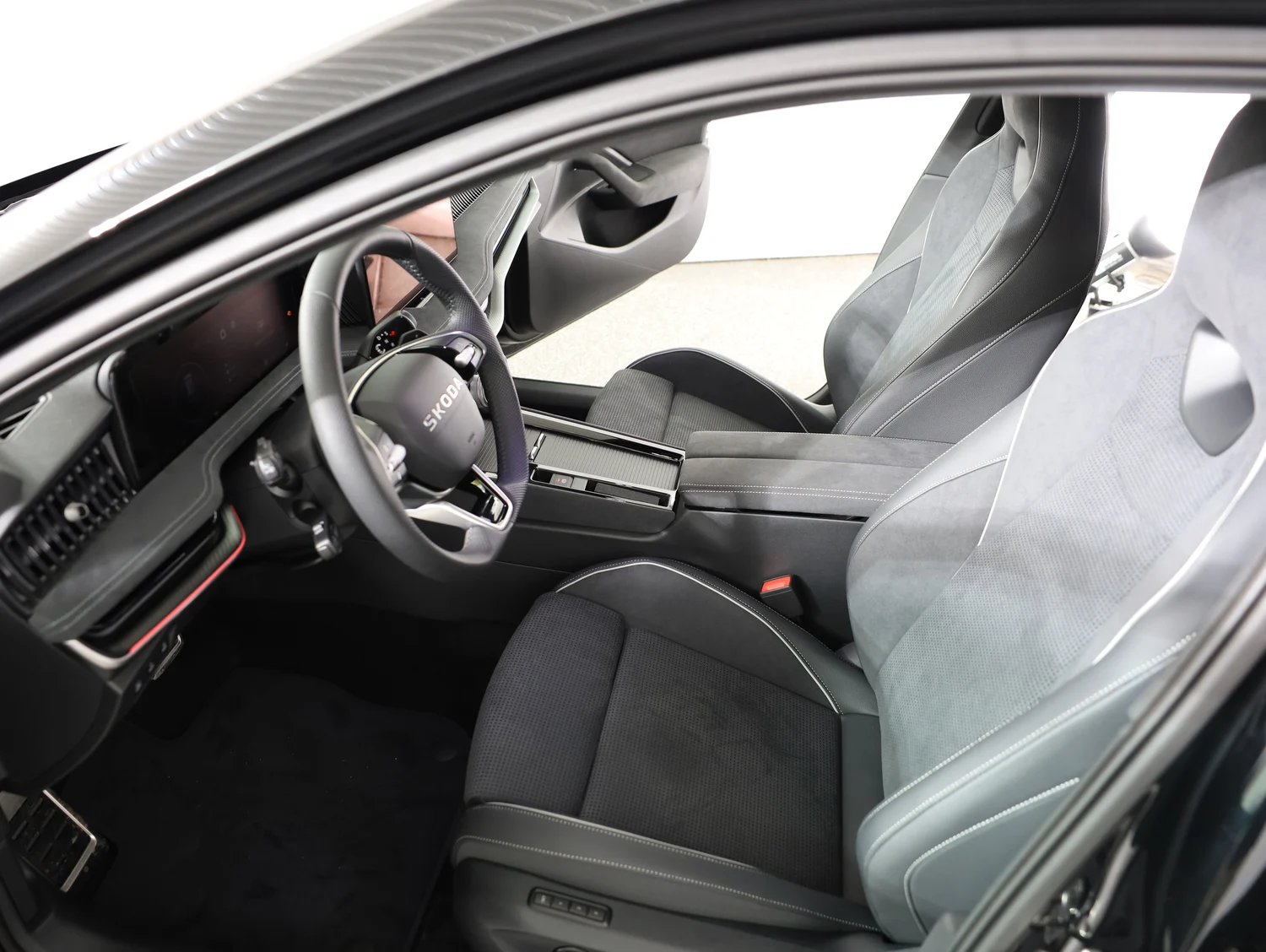 Bild eines Škoda Superb Combi Sportline iV TSI DSG
