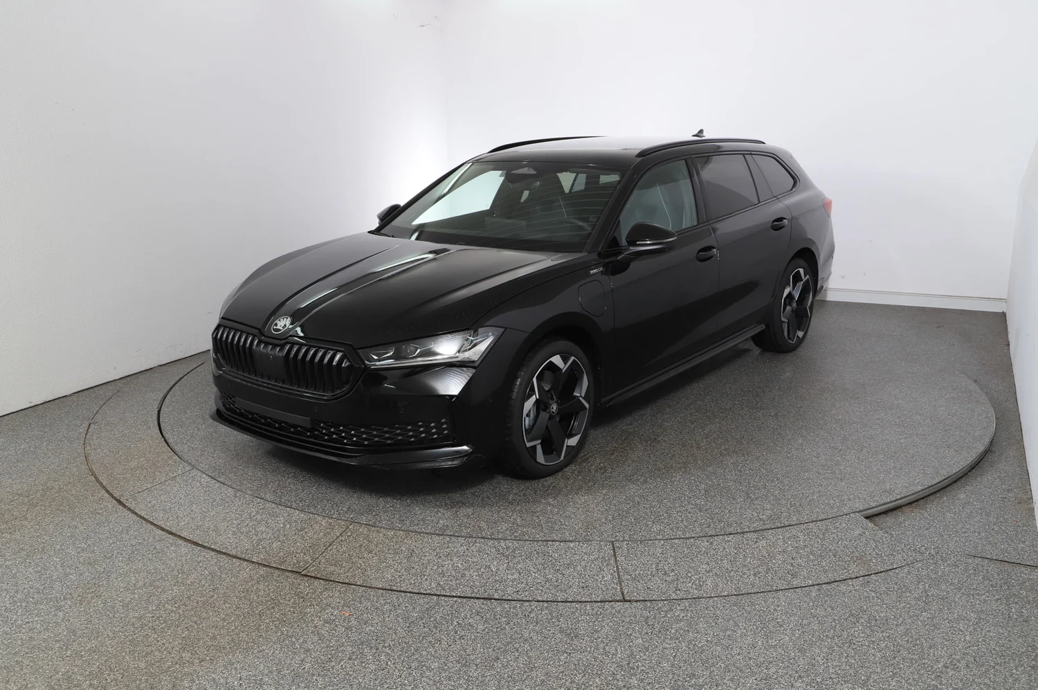 Bild eines Škoda Superb Combi Sportline iV TSI DSG