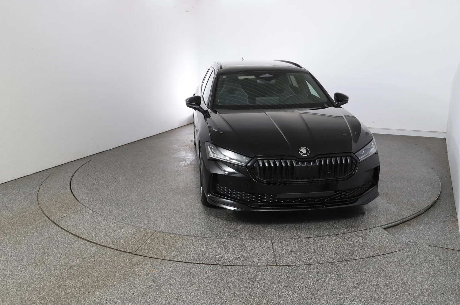 Bild eines Škoda Superb Combi Sportline iV TSI DSG