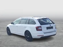 Škoda Octavia Combi 4x4 Style TDI DSG in Alaska-Weiß