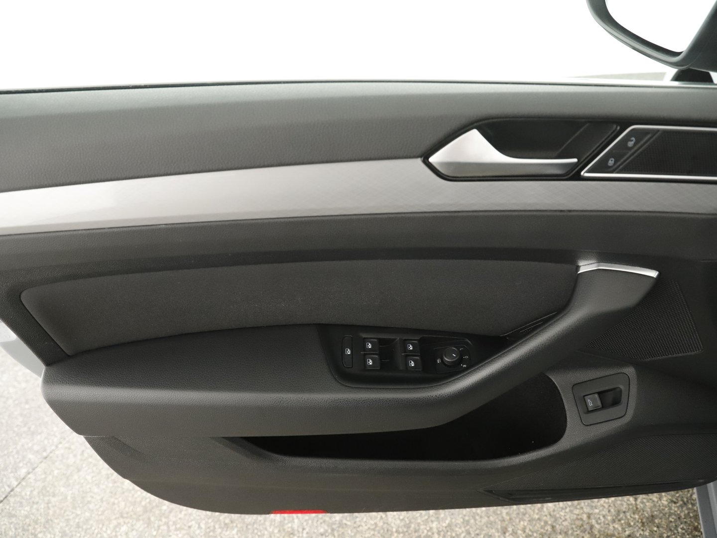 VW Passat Variant Business TDI SCR DSG | Bild 18 von 23