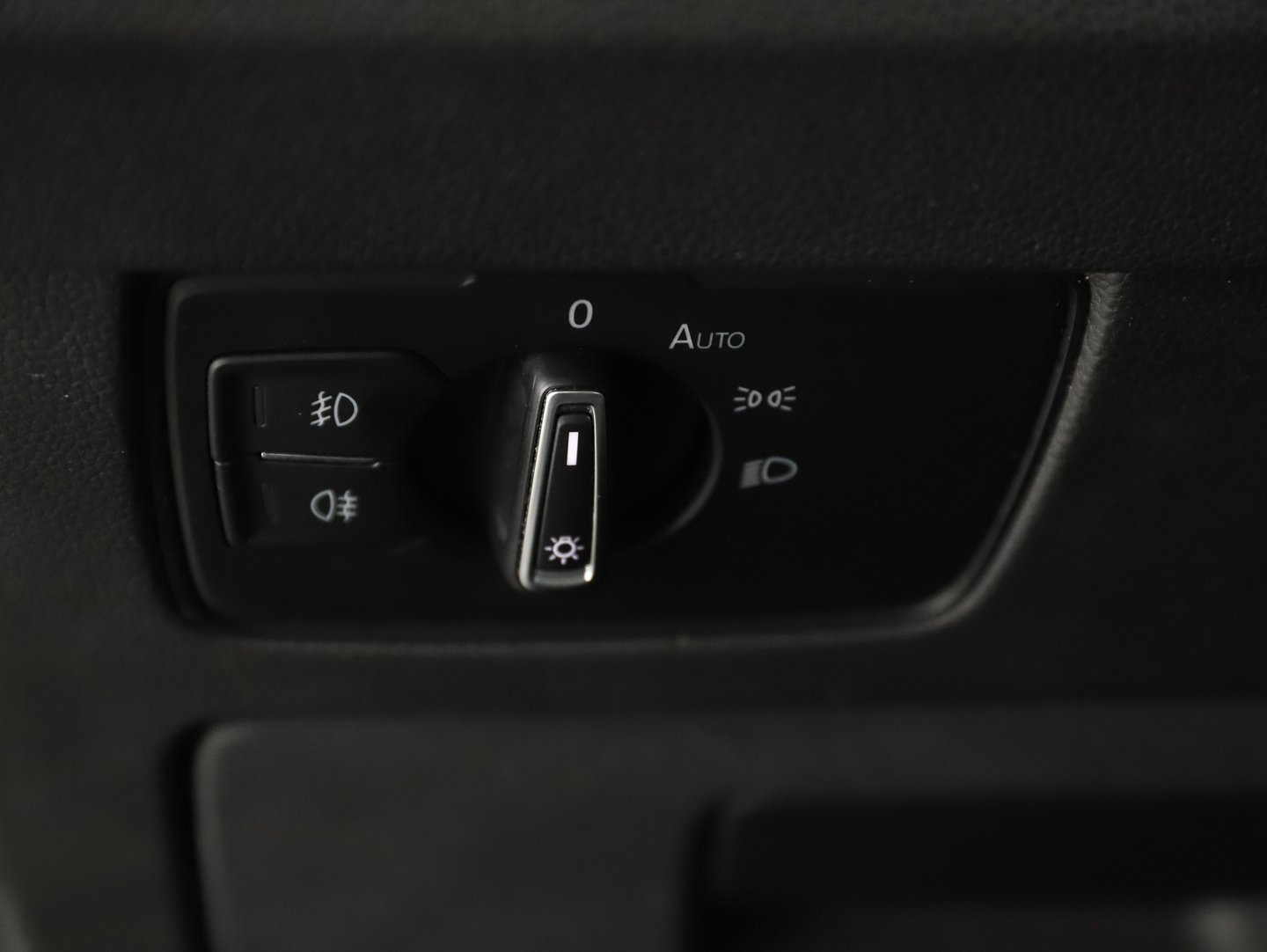 VW Passat Variant Business TDI SCR DSG | Bild 17 von 23