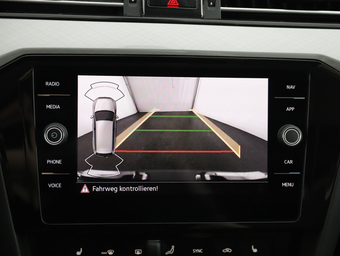 VW Passat Variant Business TDI SCR DSG | Bild 13 von 23