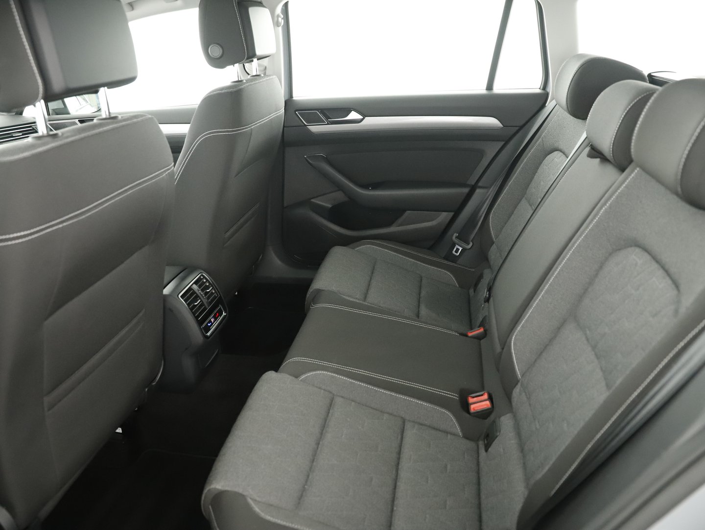 VW Passat Variant Business TDI SCR DSG | Bild 6 von 23