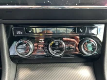 Škoda Superb Combi iV SPORTLINE DSG in Black-Magic Perleffekt