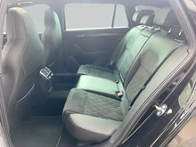 Škoda Superb Combi iV SPORTLINE DSG in Black-Magic Perleffekt