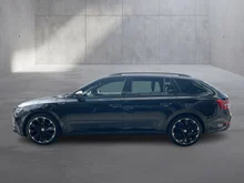 Škoda Superb Combi iV SPORTLINE DSG in Black-Magic Perleffekt