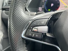 Škoda Superb Combi iV SPORTLINE DSG in Black-Magic Perleffekt