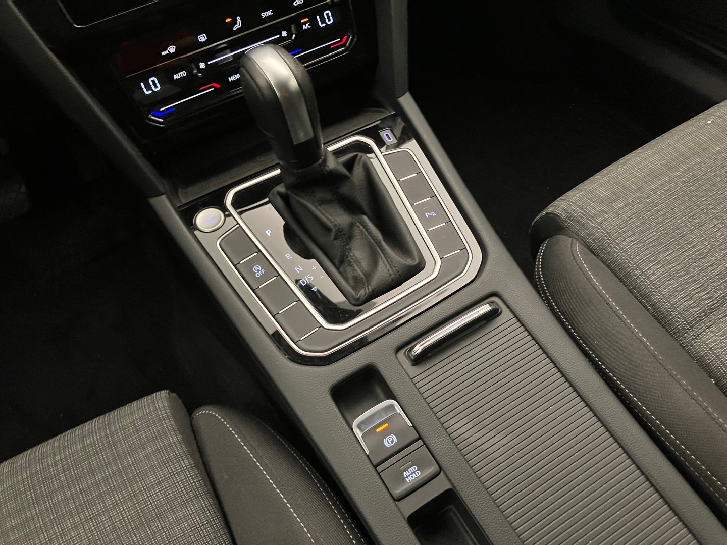 VW Passat Variant Business TDI DSG | Bild 25 von 32