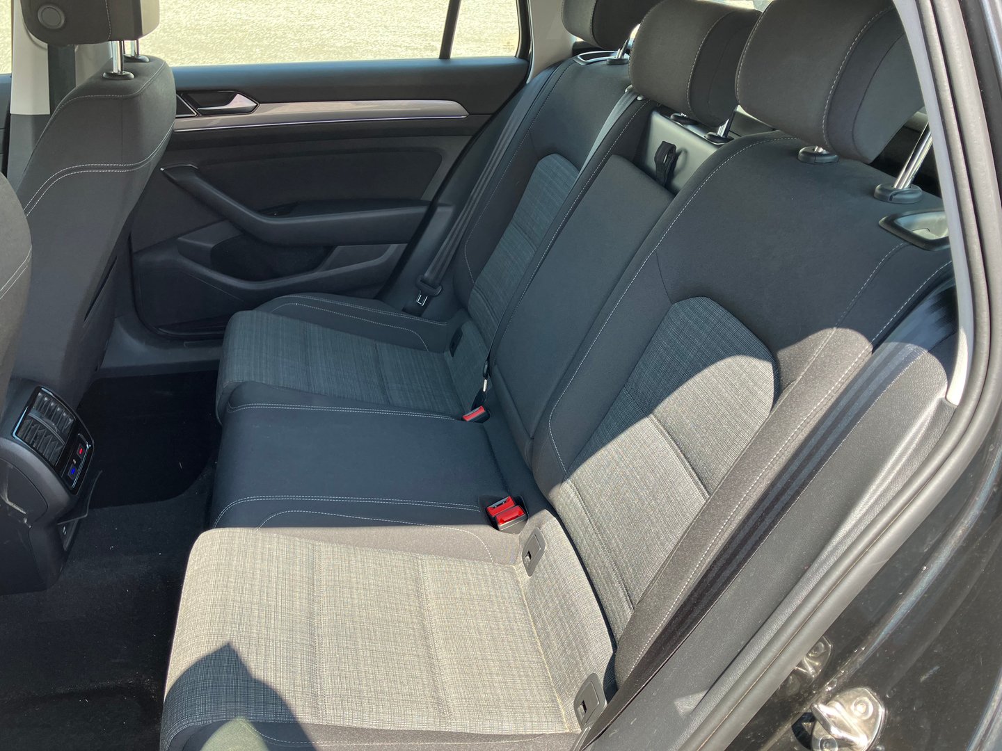 VW Passat Variant Business TDI DSG | Bild 27 von 32
