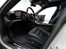 Porsche Taycan 4S in kreide