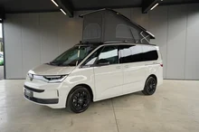 VW California Multivan California eHybrid 180 kW 4M in Ascotgrau / Grenadillschwarz Metallic