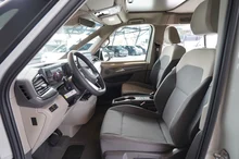 VW California Multivan California eHybrid 180 kW 4M in Ascotgrau / Grenadillschwarz Metallic