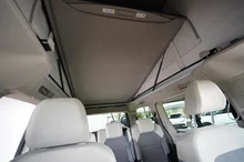 VW California Multivan California eHybrid 180 kW 4M in Ascotgrau / Grenadillschwarz Metallic