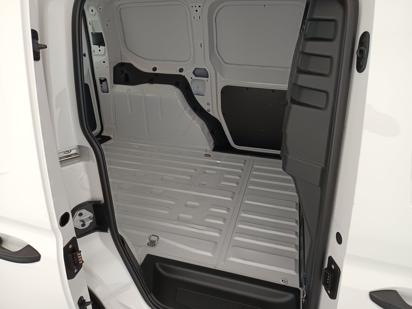 VW Caddy Cargo TDI | Bild 24 von 27