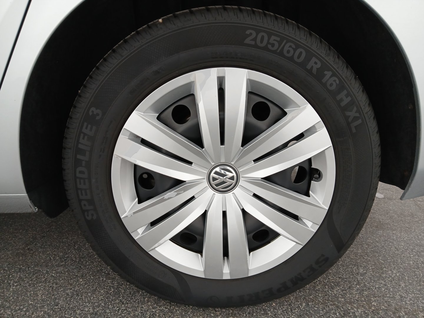 VW Touran TDI SCR 5-Sitzer | Bild 9 von 29