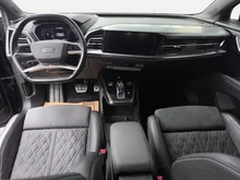 Audi Q4 e-tron 50 e-tron quattro in Mythosschwarz metallic