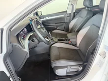 VW Golf Variant Life TSI in 0Q Pure White