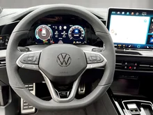 VW Golf Variant Sport mHeV DSG in Grenadillschwarz Metallic