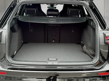 VW Golf Variant Sport mHeV DSG in Grenadillschwarz Metallic