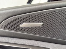 Audi SQ6 e-tron in 2Y Gletscherweiß Metallic