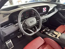 Audi SQ6 e-tron in 2Y Gletscherweiß Metallic