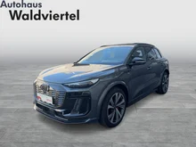 Audi Q6 e-tron quattro in Daytonagrau Perleffekt