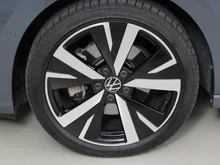 VW Golf Rabbit eHybrid DSG 150 kW in Delfingrau Metallic