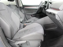 VW Golf Rabbit eHybrid DSG 150 kW in Delfingrau Metallic