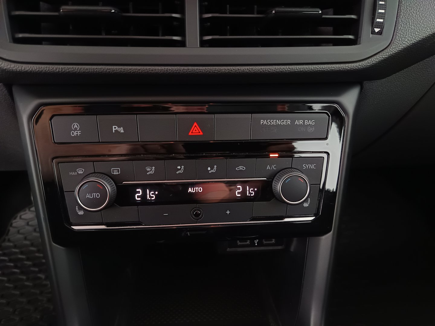 VW T-Cross Life TSI DSG | Bild 27 von 32