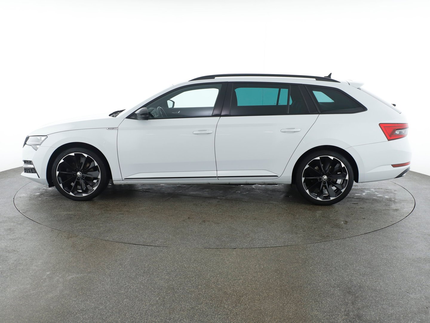 Škoda SUPERB Combi iV SPORTLINE DSG | Bild 8 von 32