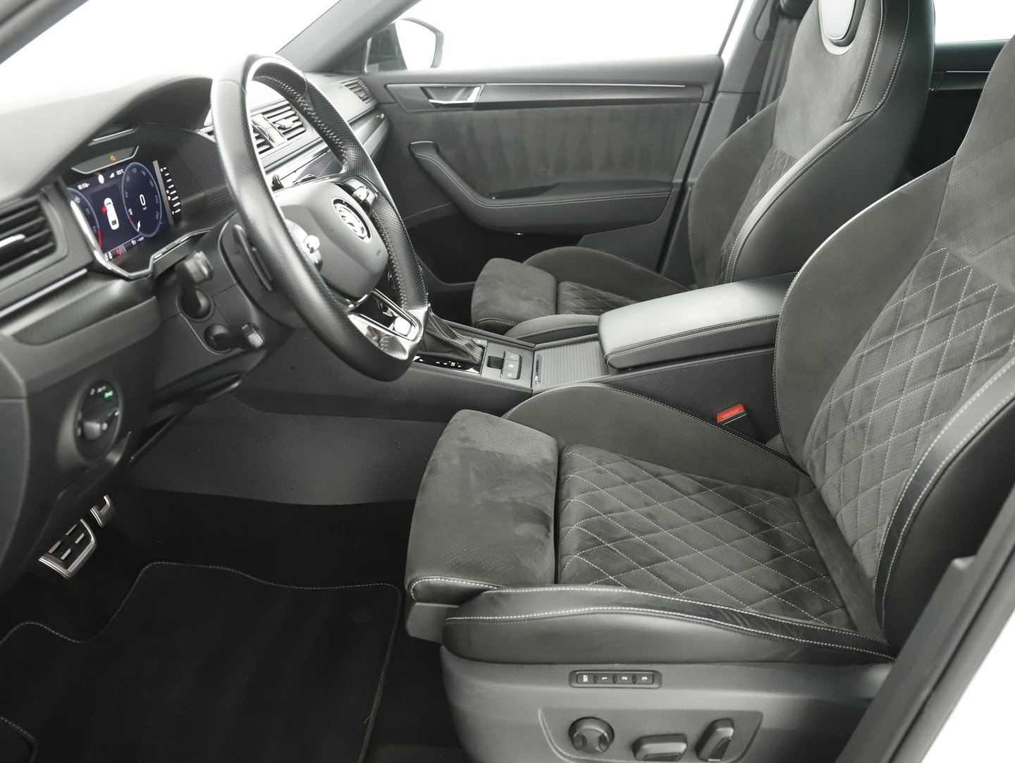Škoda SUPERB Combi iV SPORTLINE DSG | Bild 3 von 14