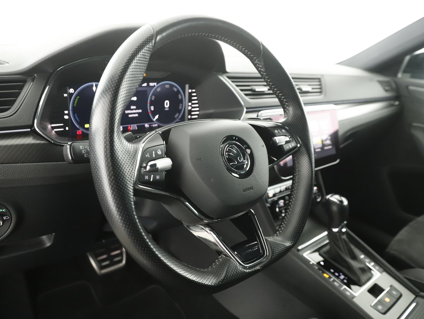 Škoda SUPERB Combi iV SPORTLINE DSG | Bild 16 von 32
