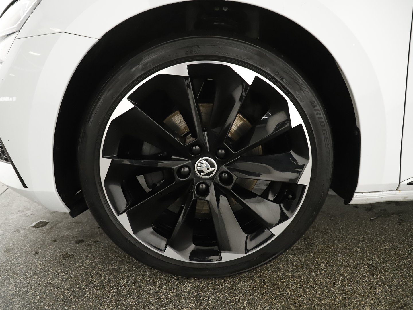 Škoda SUPERB Combi iV SPORTLINE DSG | Bild 9 von 32