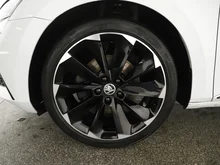 Škoda Superb Combi iV SPORTLINE DSG in MOON-WEISS METALLIC