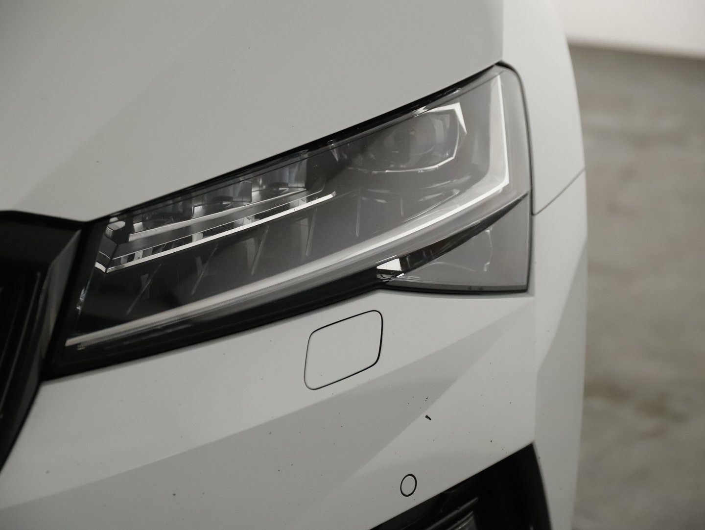 Škoda SUPERB Combi iV SPORTLINE DSG | Bild 30 von 32